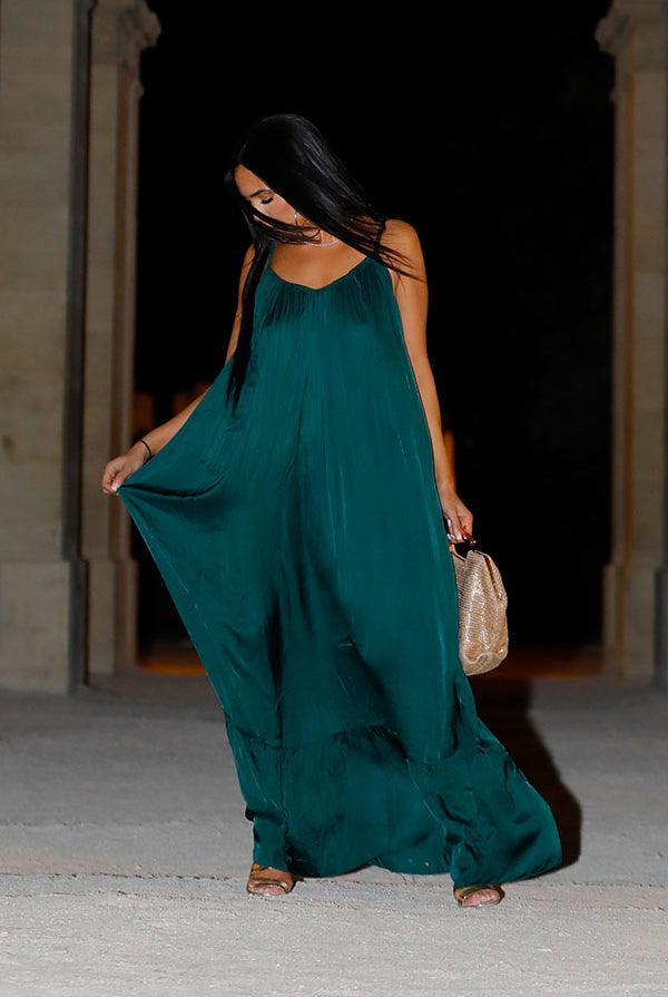 Robes cocktail en soie : élégance et légèreté pour les événements automnaux