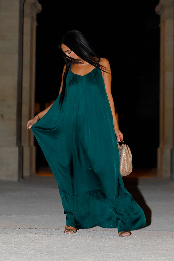 Robes cocktail en soie : élégance et légèreté pour les événements automnaux